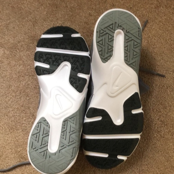 Nike Legend Essential Sneakers Training. New without tags - Picture 4 of 5